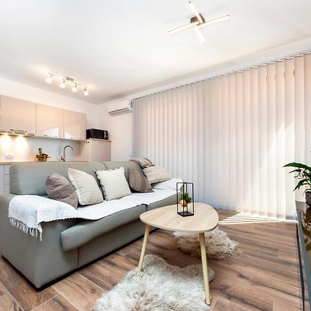 רוביני Apartman Lorena מראה חיצוני תמונה