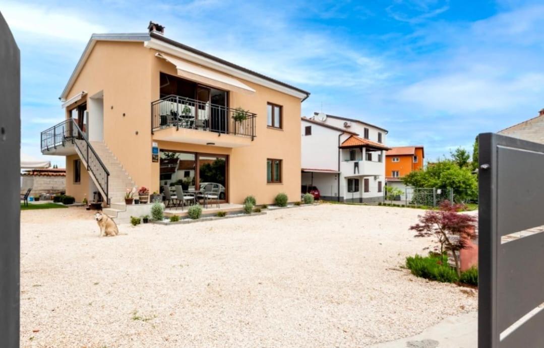 רוביני Apartman Lorena מראה חיצוני תמונה