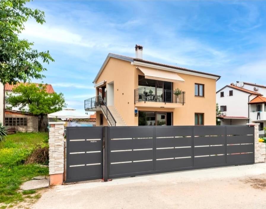 רוביני Apartman Lorena מראה חיצוני תמונה