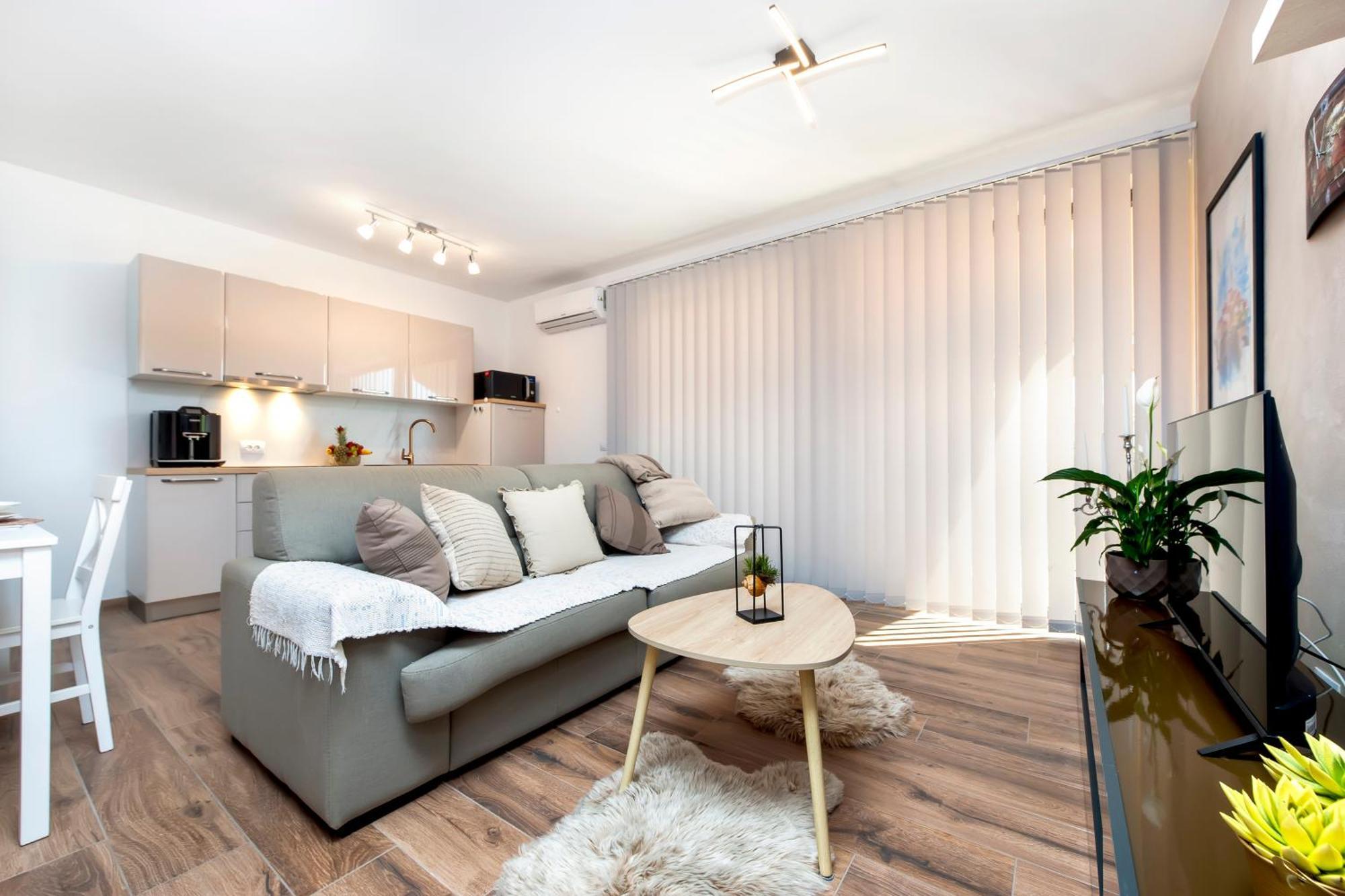 רוביני Apartman Lorena מראה חיצוני תמונה